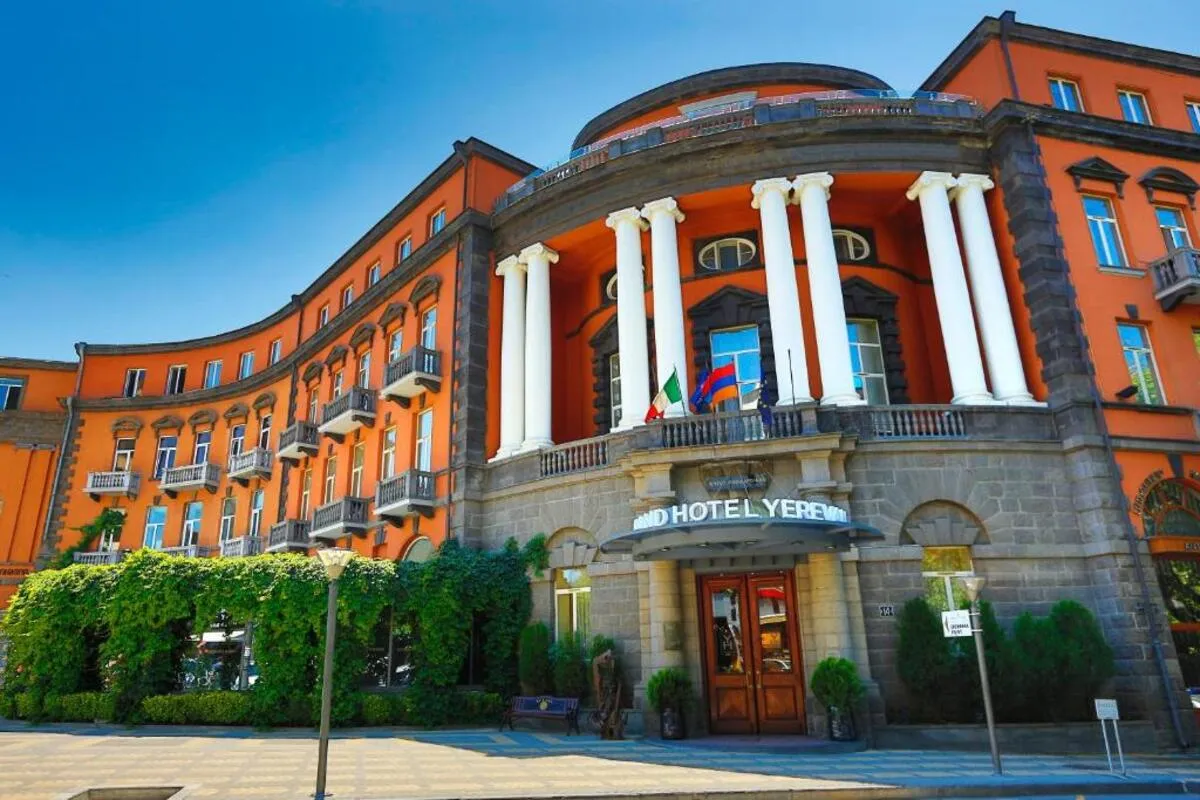هتل گرند ایروان (Grand Hotel)