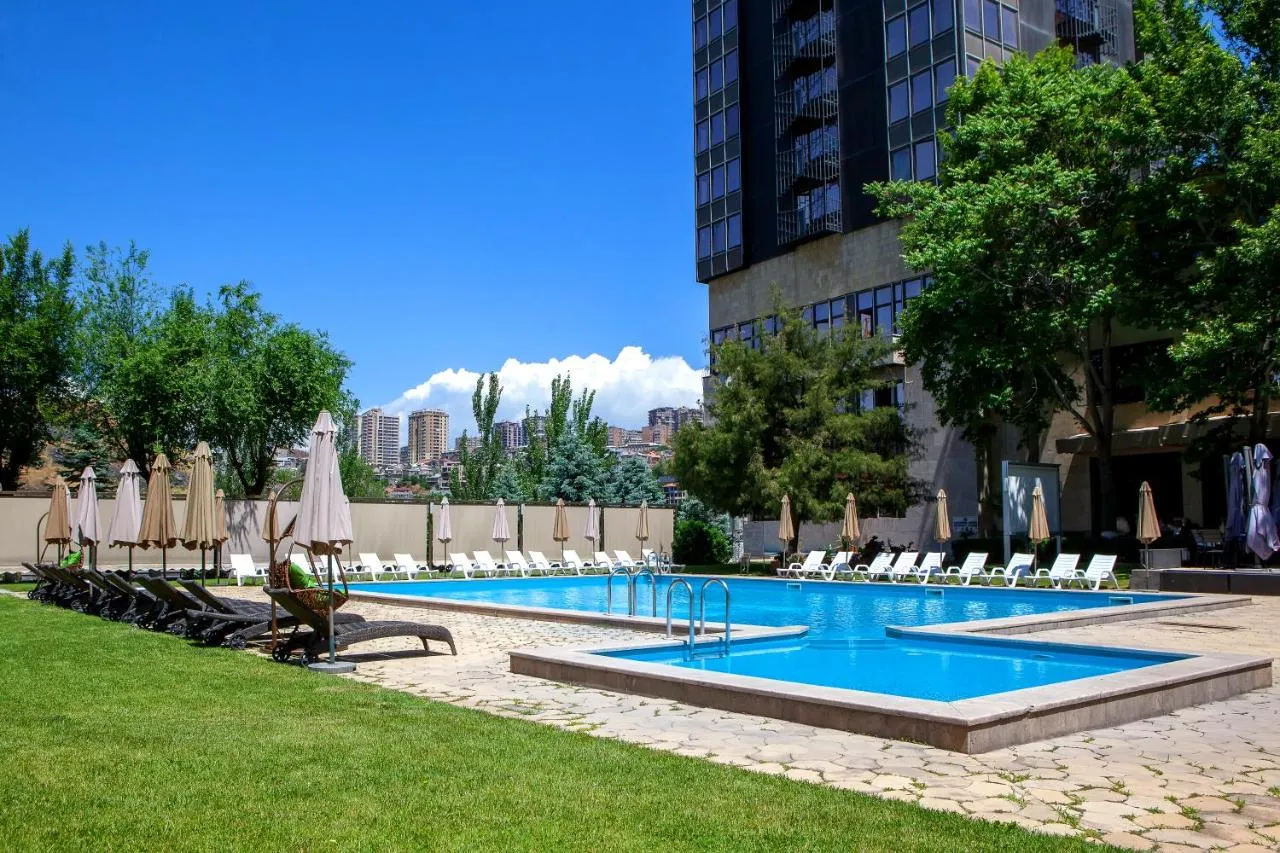 هتل پرزیدنت ایروان (President Hotel)