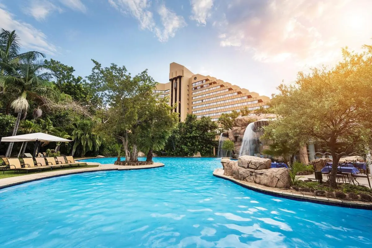 هتل کاسکادس سان سیتی (Cascades Hotel)