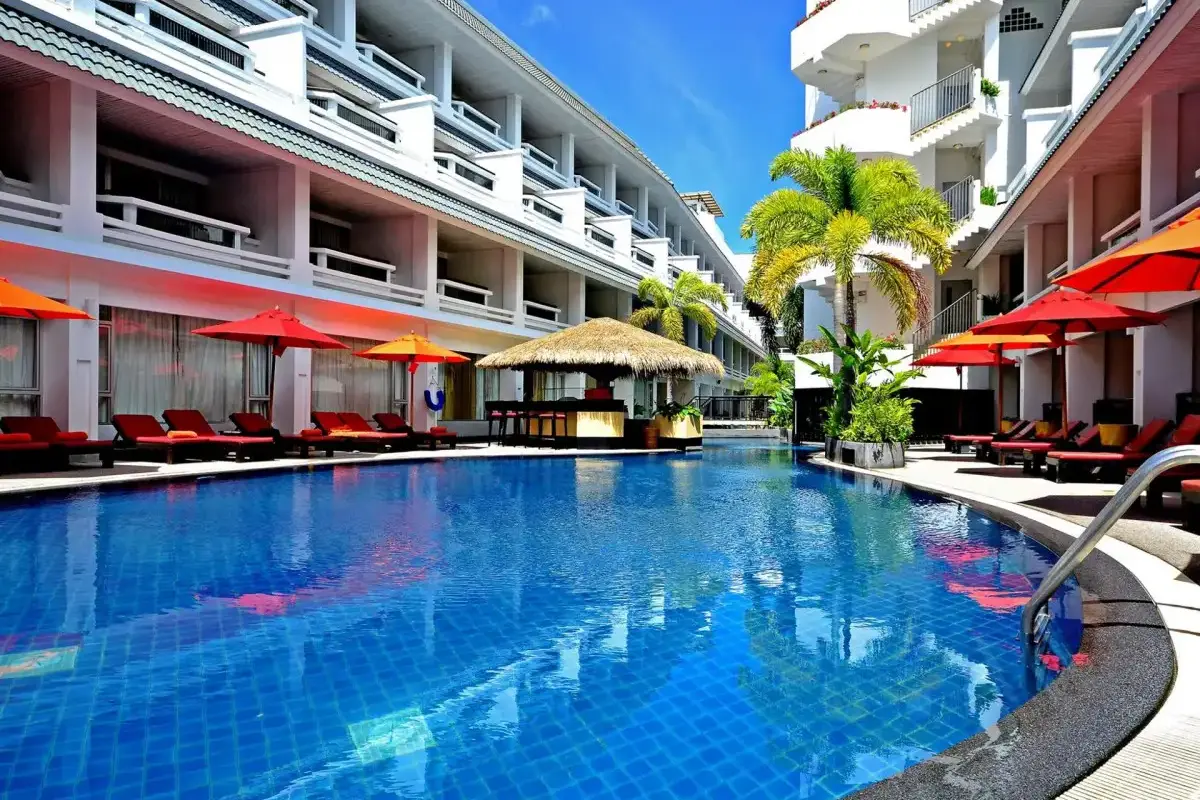 هتل رادیسون رد پوکت پاتونگ بیچ (Radisson RED Phuket Patong Beach)