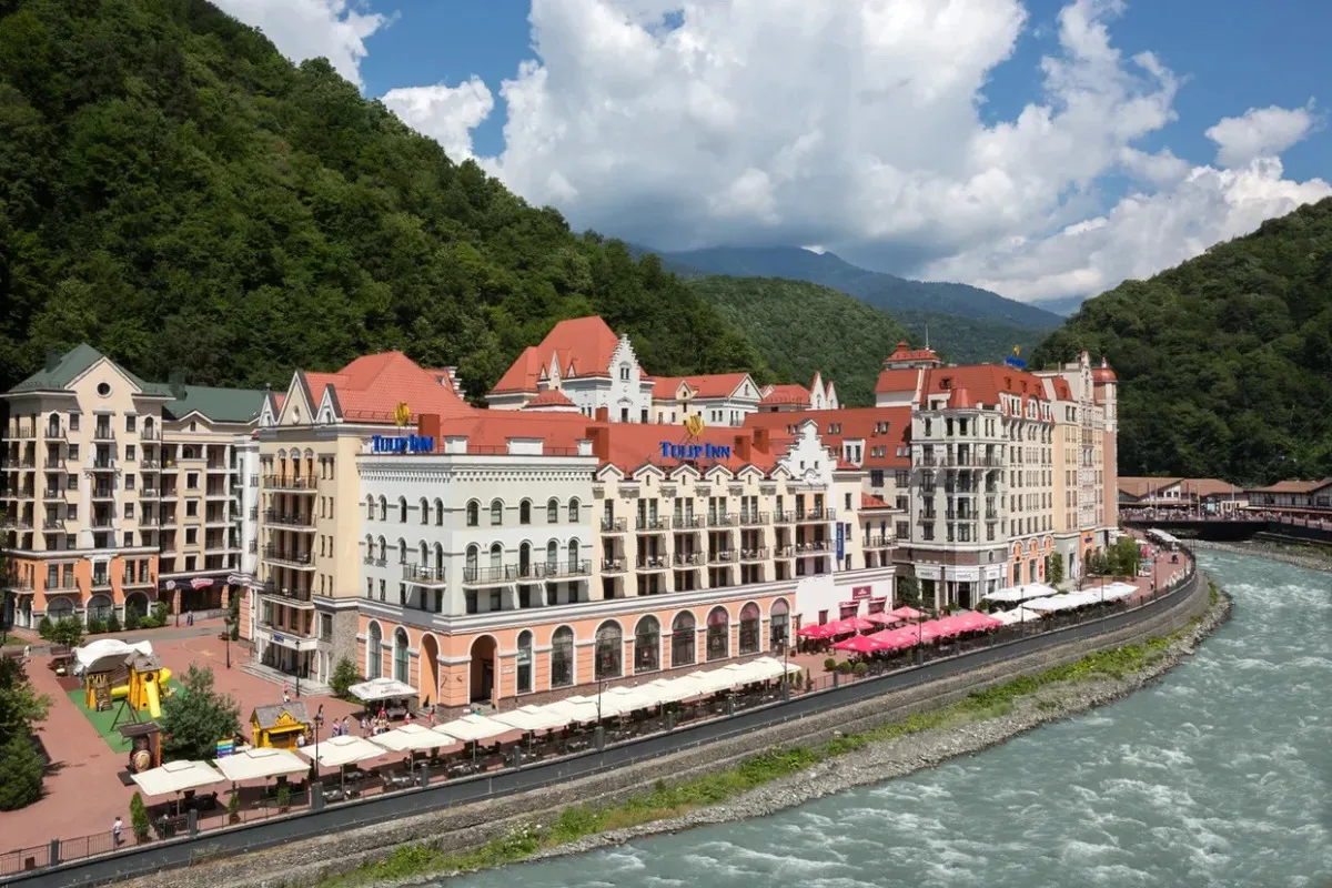 هتل تولیپ این رزا خوتور (The Tulip Inn Rosa Khutor)