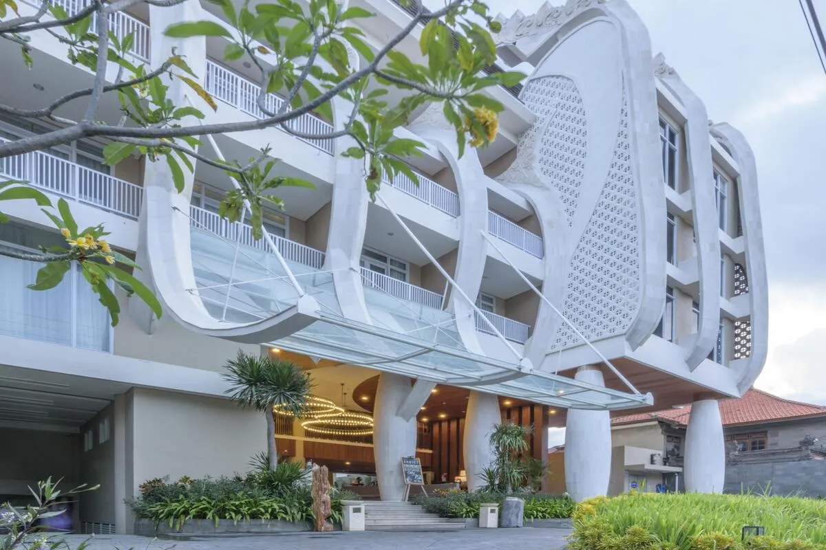 هتل بدروک کوتا (Bedrock Hotel Kuta)