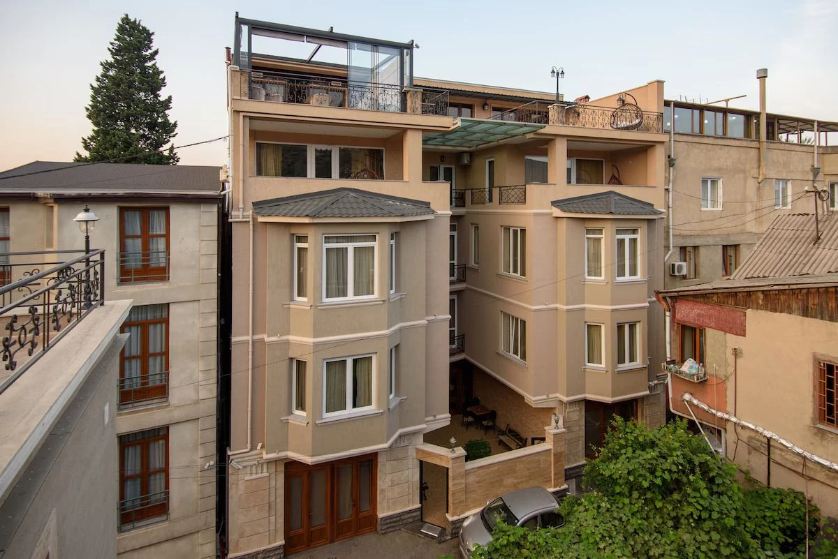 هتل کی ام ام تفلیس (KMM Hotel)