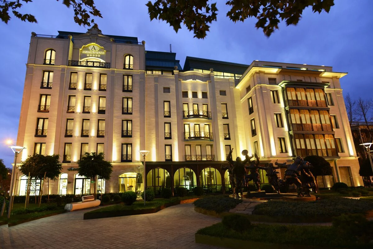 هتل آمباسادوری تفلیس (Ambassadori Hotel)