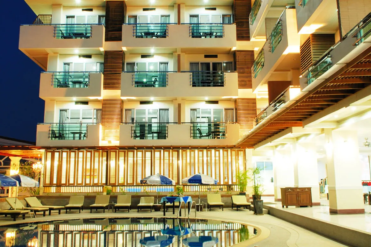 هتل فرست رزیدنس سامویی (First Residence Hotel)